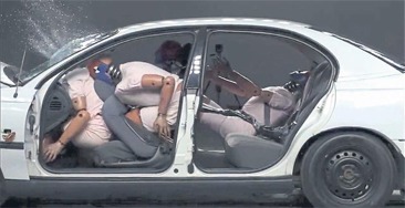 Uzmanlar uyardı! Arka koltukta takılı kemer, ölümleri yüzde 75 azaltıyor!