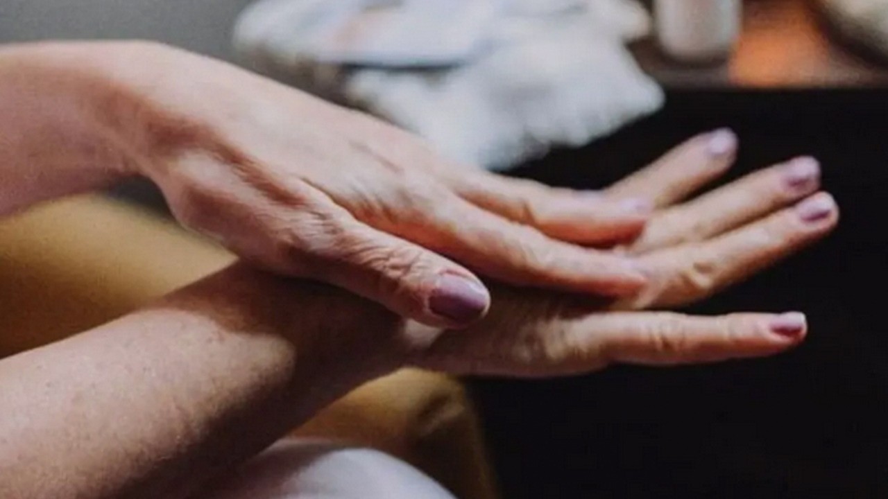 Uzmanlar uyardı: Ellerde uyuşma gibi şikayetleri olanlar dikkat! Neden herkesi şaşırttı