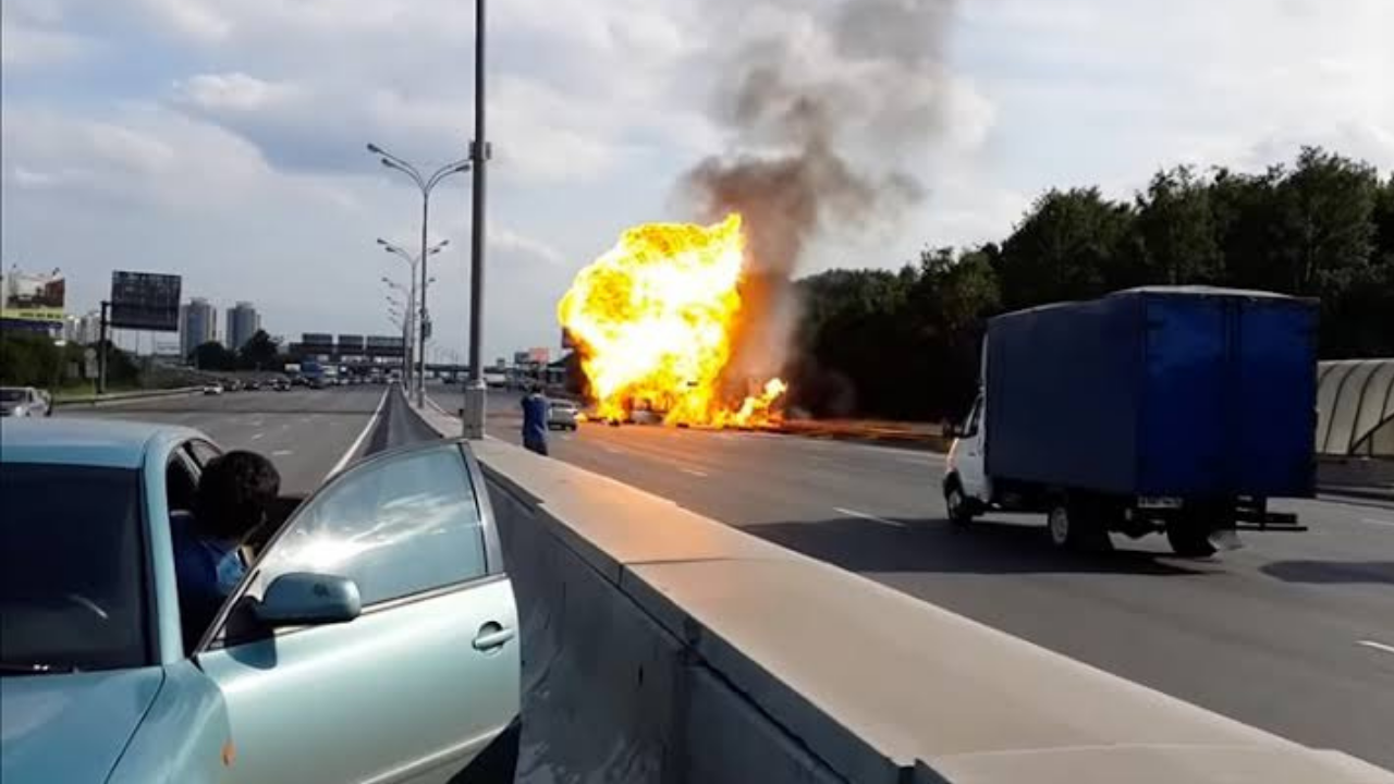 Uzmanlar uyardı: Sakın bu eşyaları arabanızda bırakmayın… Aracınız patlayabilir!