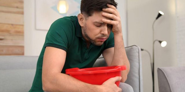 Uzmanlar uyarıyor! Mide bulantısına dikkat