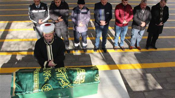 Üzücü görüntü! Sadece 8 kişi uğurladı...