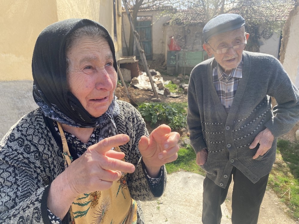 ‘Üzümlerini’ paylaşacak çocuklarını bekliyor 