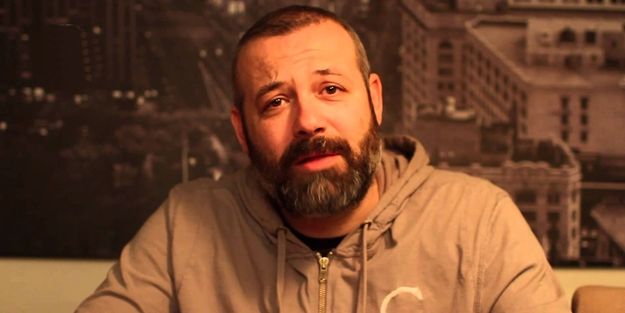 Üzümünü yiyor, bağcıya sövüyor!