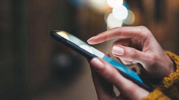 Uzun süre telefona bakanlar dikkat! Bakın bu alışkanlık hangi hastalığa yol açıyor