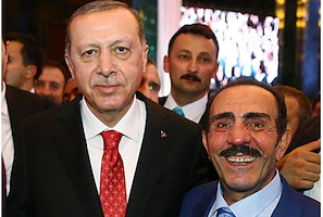 Uzun zamandır sesi soluğu çıkmıyordu! Mustafa Keser çok sert tepki gösterdi! Gidip ense köklerine iki sille çekeyim