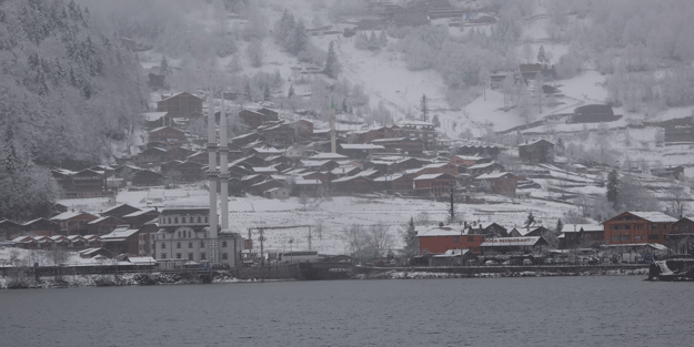 Uzungöl beyaza büründü! Kartpostallık görüntüler...