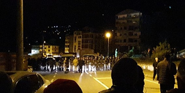 Uzungöl'de gece baskını! Yolu kapattılar