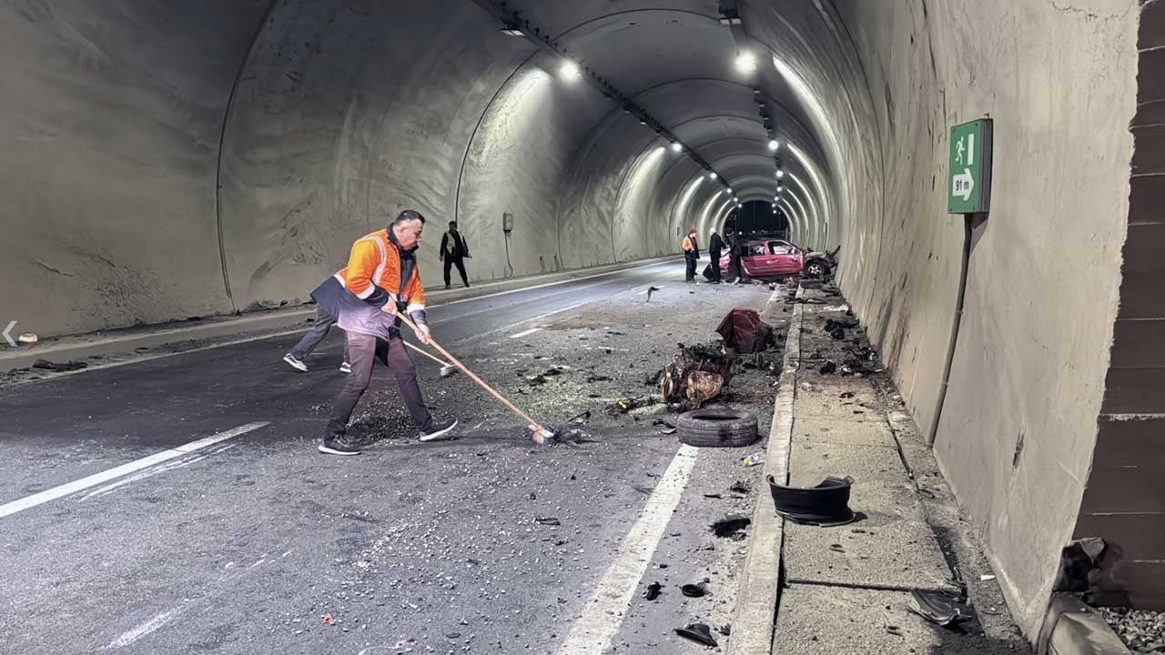 Uzunkum Tüneli’nde kaza: 2 kişi yaralandı