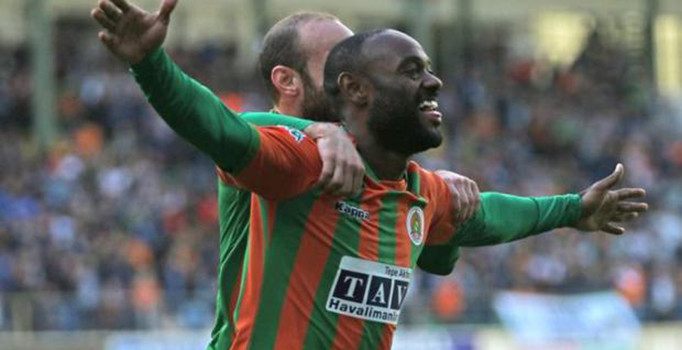 Vagner Love gol atmaya doymadı! Maça damga vurdu...