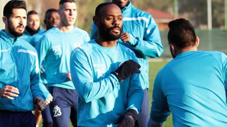Vagner Love'dan ayrılık mesajı!