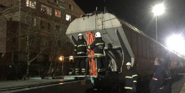 Vagonun üstüne çıkan çocuk akıma kapıldı