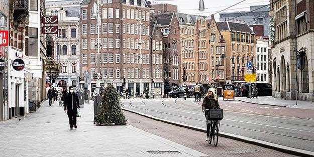 Vaka sayıları yüksek olan Hollanda'da kısıtlamalar kaldırılıyor!