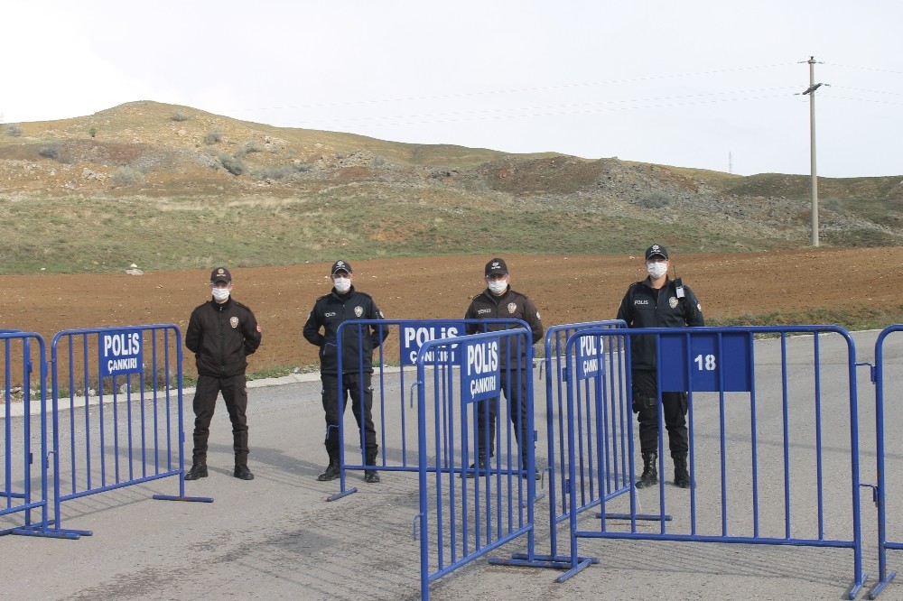 Vaka sayısı artınca mahalle karantinaya alındı 