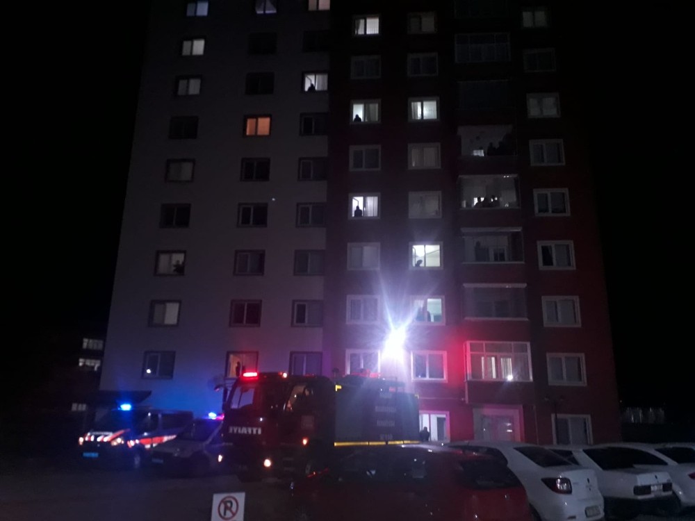 Vaka var diye çağırdıkları sağlık çalışanlarını alkışlarla karşıladılar 
