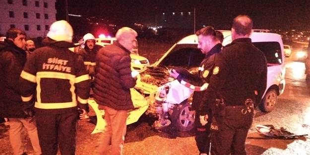 Vakaya giden ambulans kaza yaptı: 1'i hemşire 4 yaralı