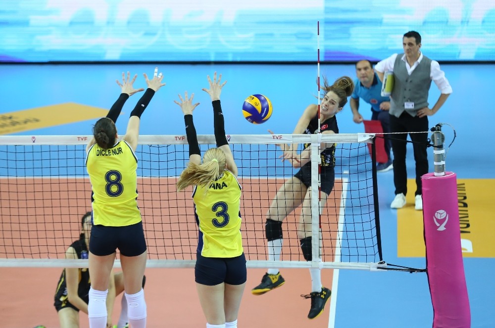 VakıfBank finalde 
