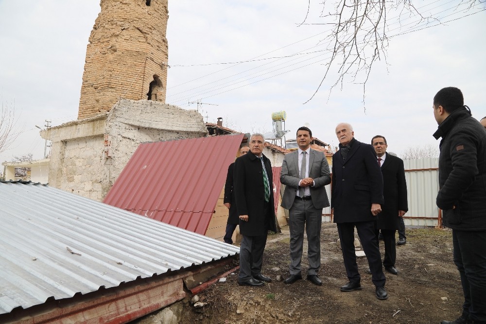 Vakıflar Genel Müdürü Ersoy, zarar gören eserleri inceledi 