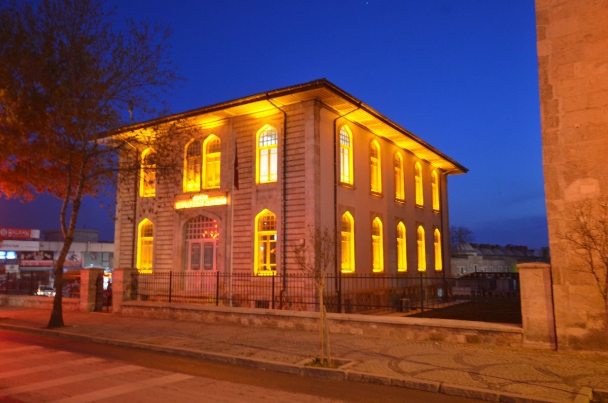 Vakıflara ait işyerleri kiraya veriliyor