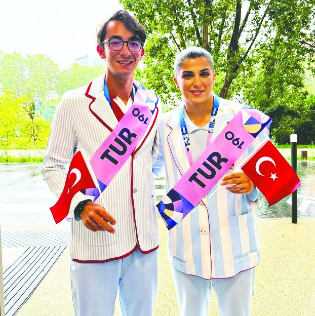 Vakko imzalı millî kıyafete ağır eleştiri
