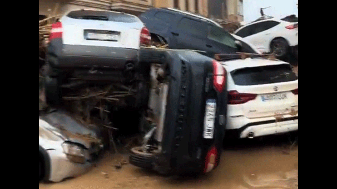 Valencia'da sel felaketinin vehameti gündüz ortaya çıktı