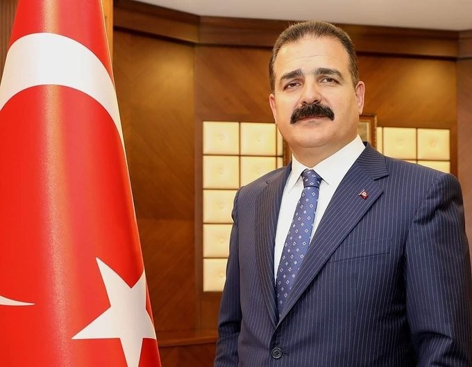 Vali Akbıyık, 1 aylık maaşını bağışladı 