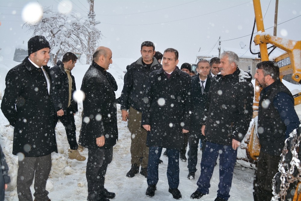 Vali Akbıyık karla mücadele çalışmalarını denetledi 