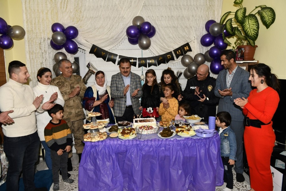 Vali Akbıyık, şehit torununun doğum gününe katıldı 