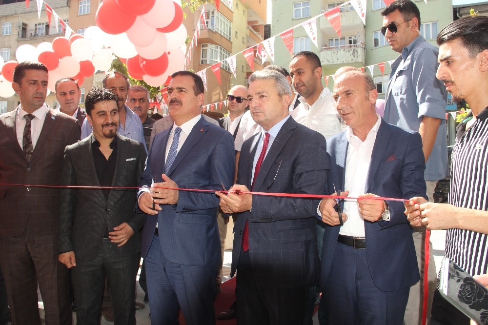 Vali Akbıyık, yeni işyeri açılışına katıldı 