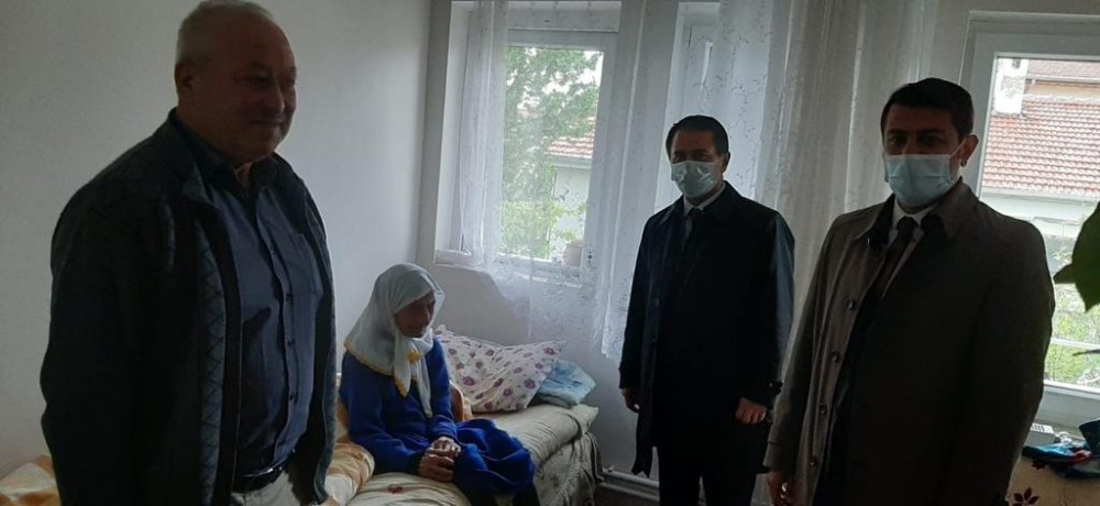 Vali Aktaş, 100 yaşındaki Kiraz nineyi ziyaret etti 