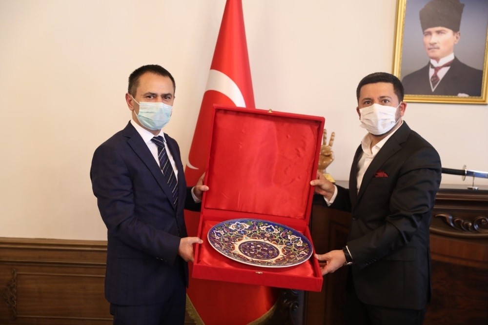 Vali Aktaş,’tan Belediye Başkanı Arı’ya veda ziyareti 