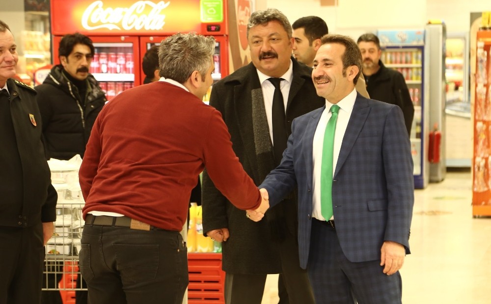 Vali Ali Mantı çarşı esnafını ziyaret etti 