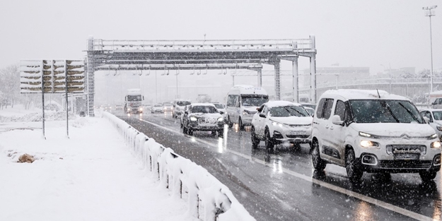 Vali Ali Yerlikaya'dan vatandaşlara kar uyarısı: Zorunlu olmadıkça çıkmayın