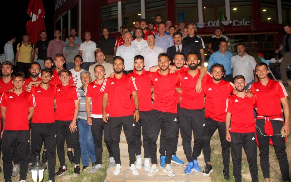 Vali Arslantaş: “Yenilse de atletini çıkarsa suyunu sıkarak dışarıya çıkan bir ekip istiyoruz” 