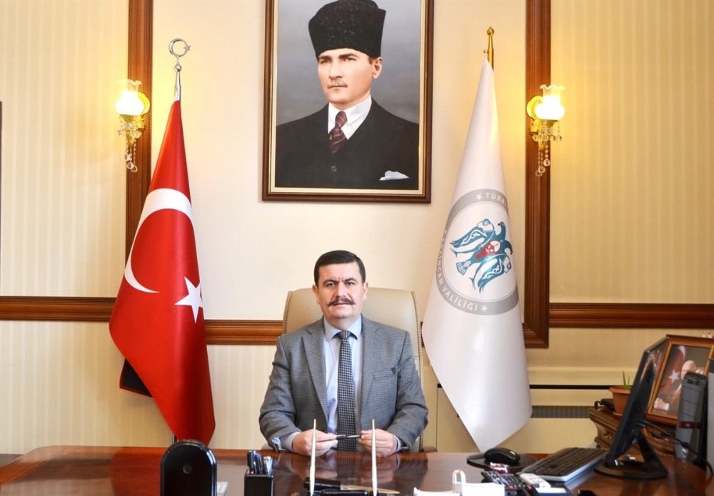 Vali Arslantaş’tan kandil ve 19 Mayıs mesajı 