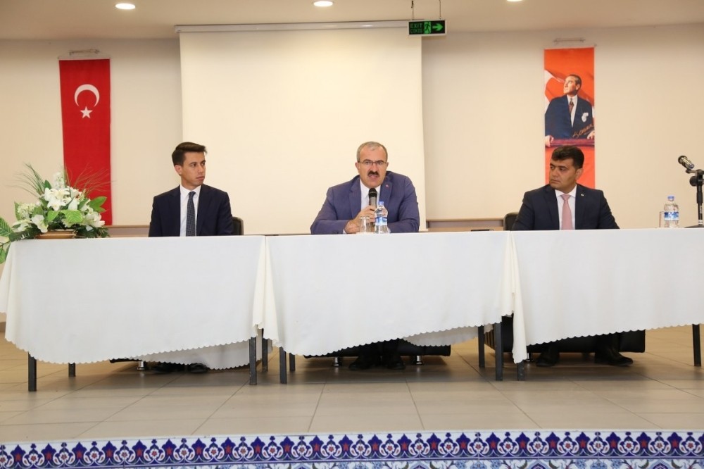 Vali, Aslanapa ve Çavdarhisar ilçelerinde muhtarlarla bir araya geldi 
