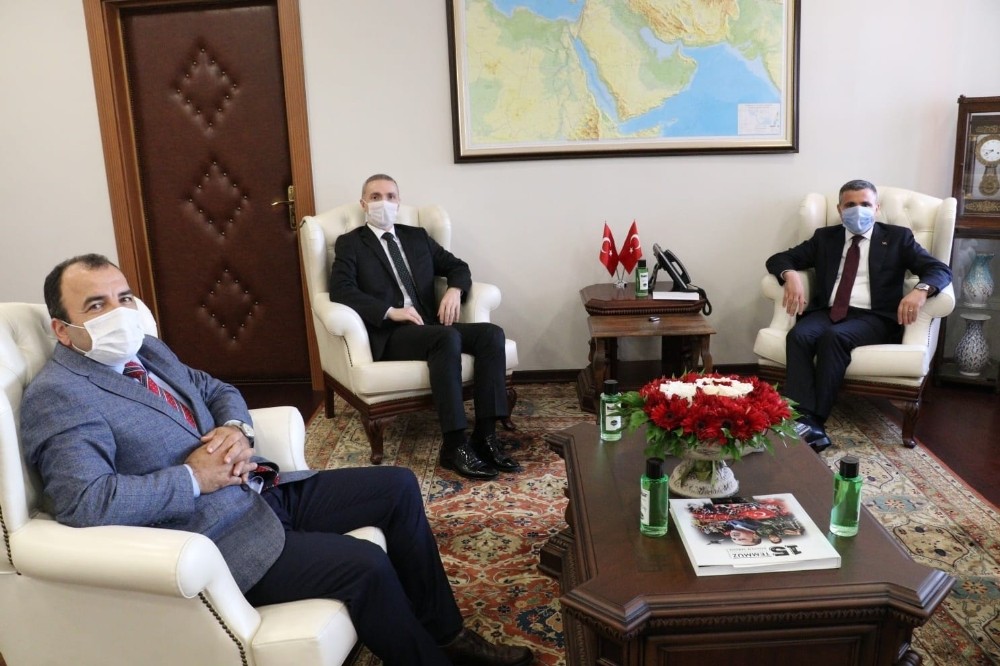 Vali Atay’a hayırlı olsun ziyaretleri sürüyor 