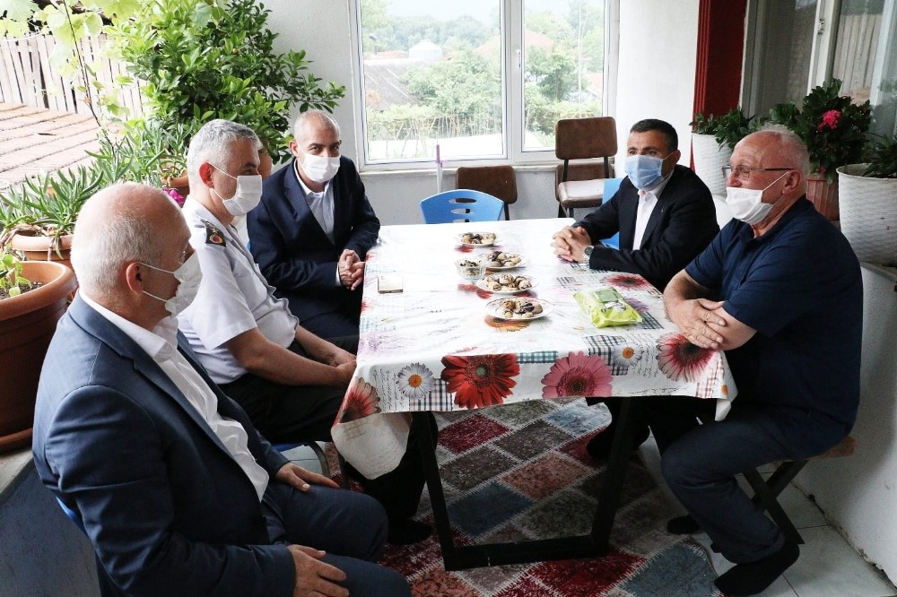 Vali Atay’dan Babalar Gününde şehit babalarına ziyaret 