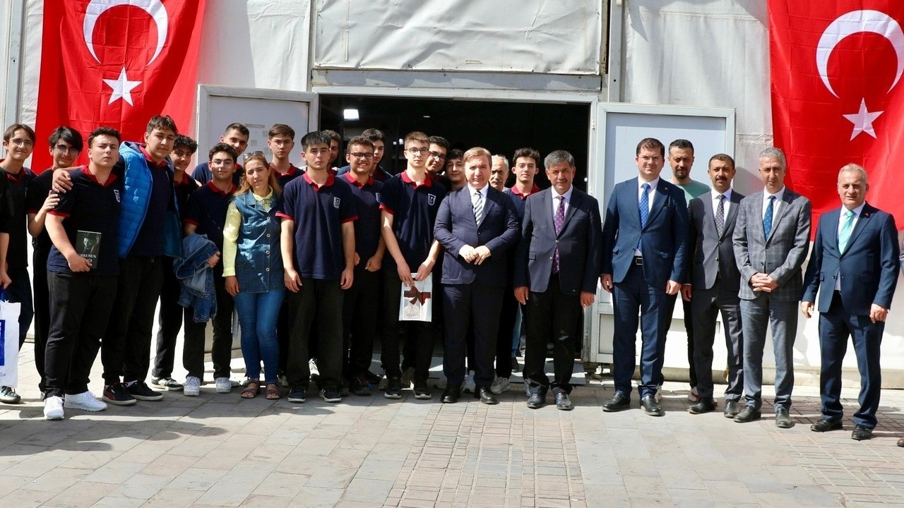 Vali Aydoğdu'dan kitap okuma çağrısı