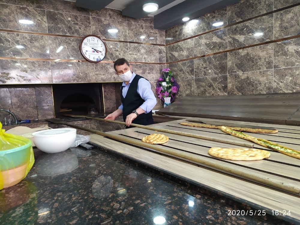 Vali Ayhan, pide ustası oldu 