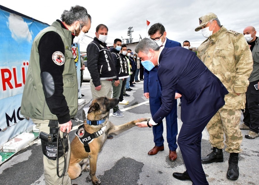 Vali Baruş, güvenlik güçlerinin bayramını kutladı 