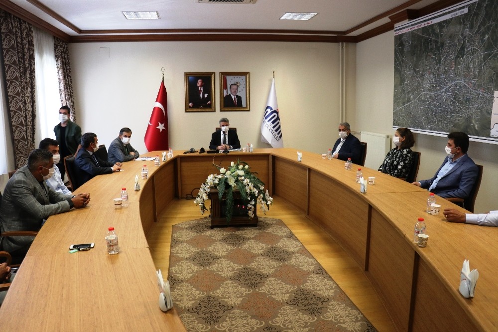 Vali Baruş’tan kayısı rekoltesi ile ilgili açıklama 