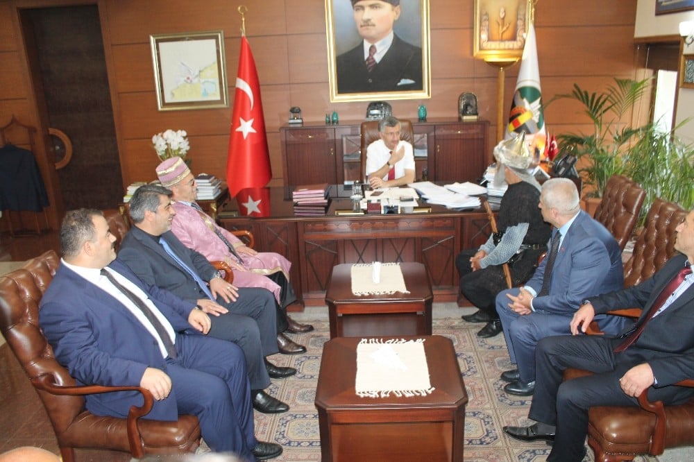 Vali Bektaş’a kaftan giydirildi 