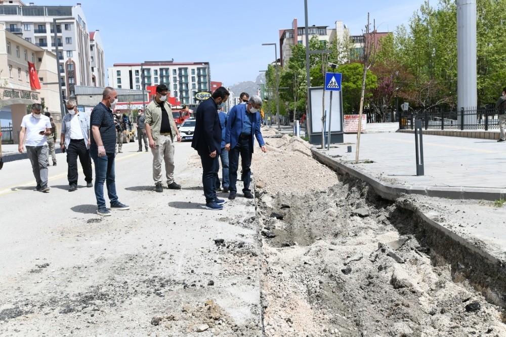 Vali Bilmez asfalt çalışmalarını inceledi 