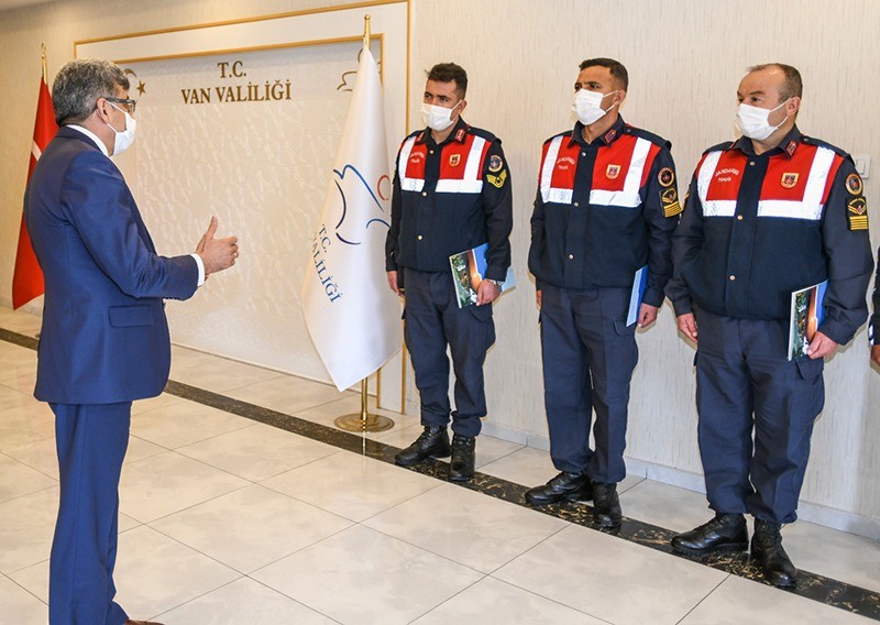Vali Bilmez başarılı trafikçileri ödüllendirdi 