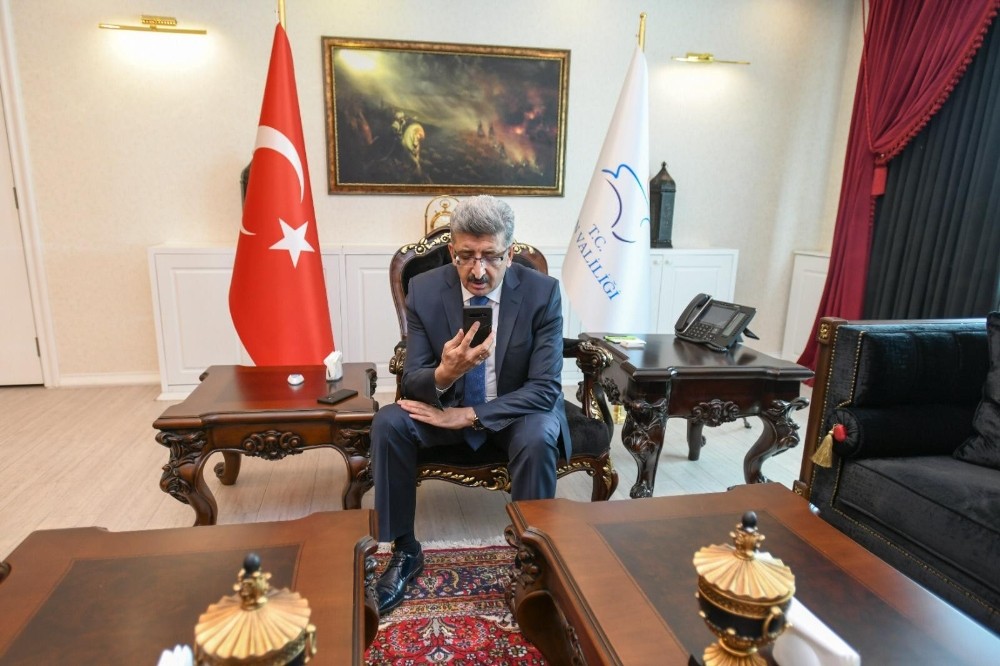 Vali Bilmez, şehit ailesine telekonferans görüşmesiyle taziyesini iletti 