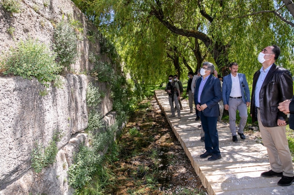 Vali Bilmez, Van Kalesi ve Akdamar Adası’nda incelemede bulundu 