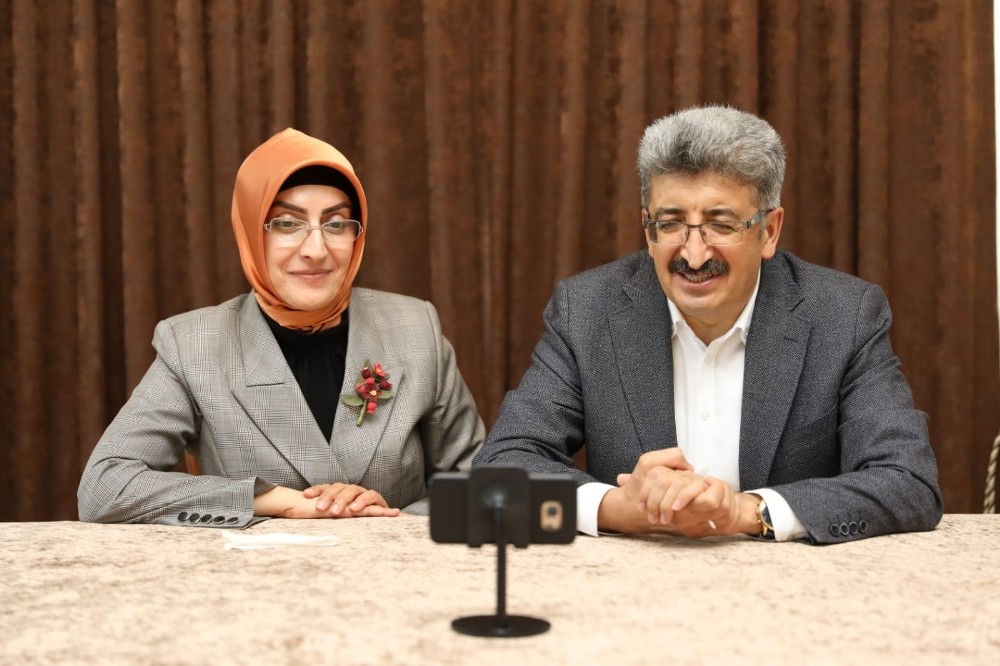 Vali Bilmez ve eşi Meral Bilmez, telekonferans görüşmesiyle şehit ailesi ve engelli ailesinin bayramını kutladı 