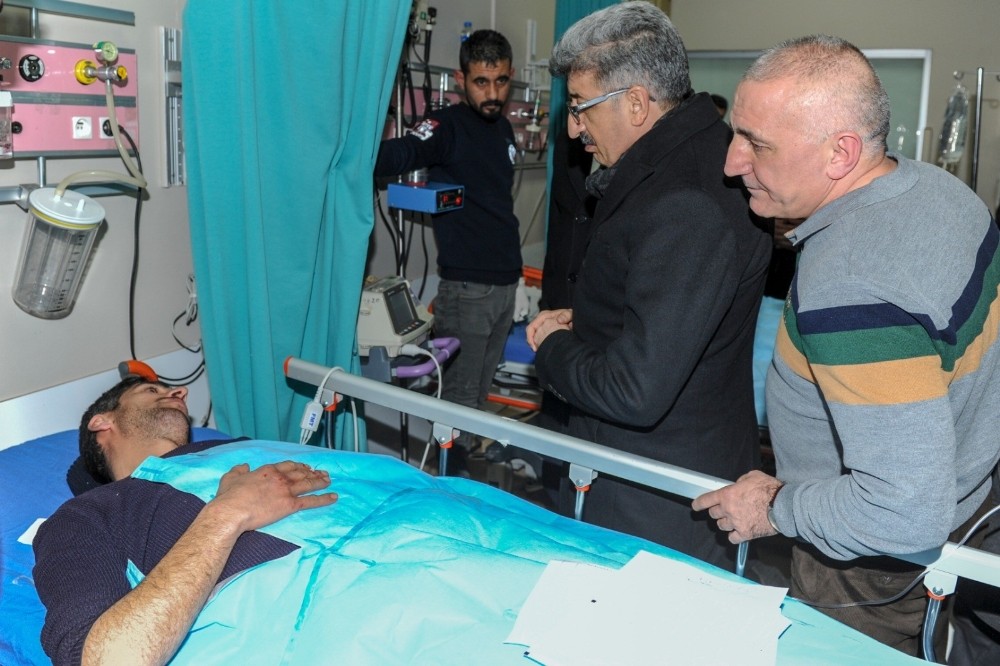 Vali Bilmez ve Rektör Şevli’den yaralılara ziyaret 