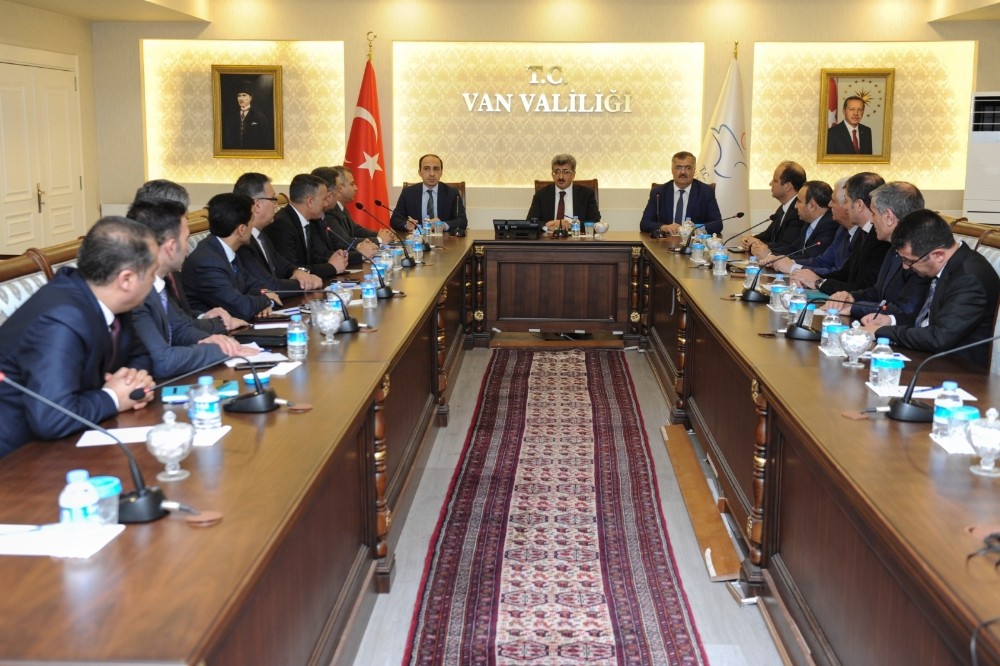 Vali Bilmez, yeni atanan ilçe milli eğitim müdürleriyle bir araya geldi 