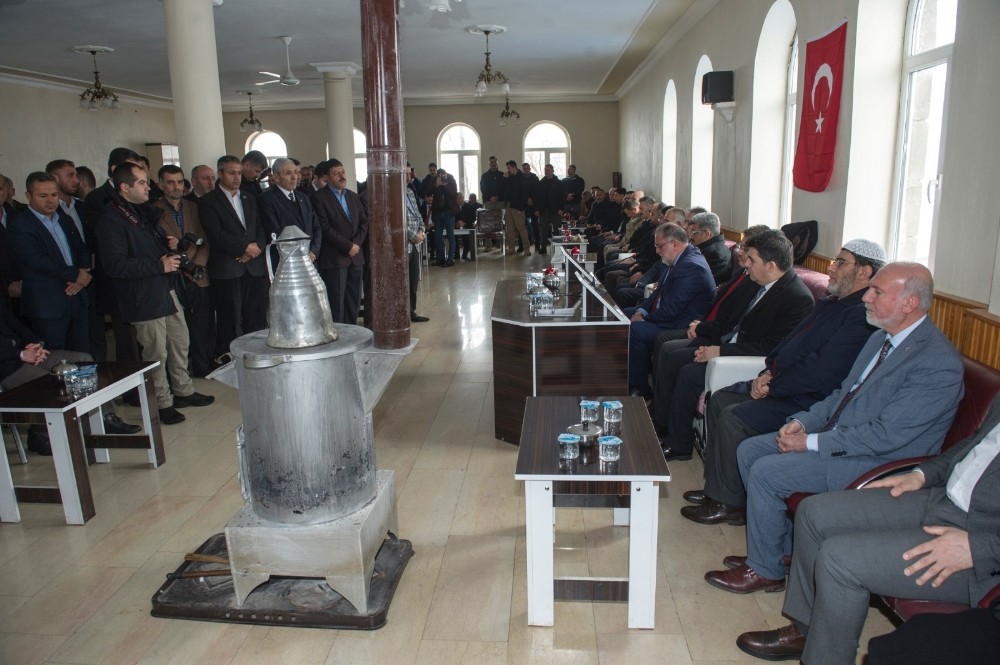 Vali Bilmez’den İdlib şehidinin ailesine taziye ziyareti 